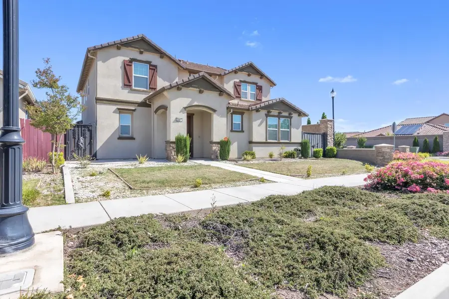 1807 W Woodward Avenue, Manteca, CA 95337 - #3