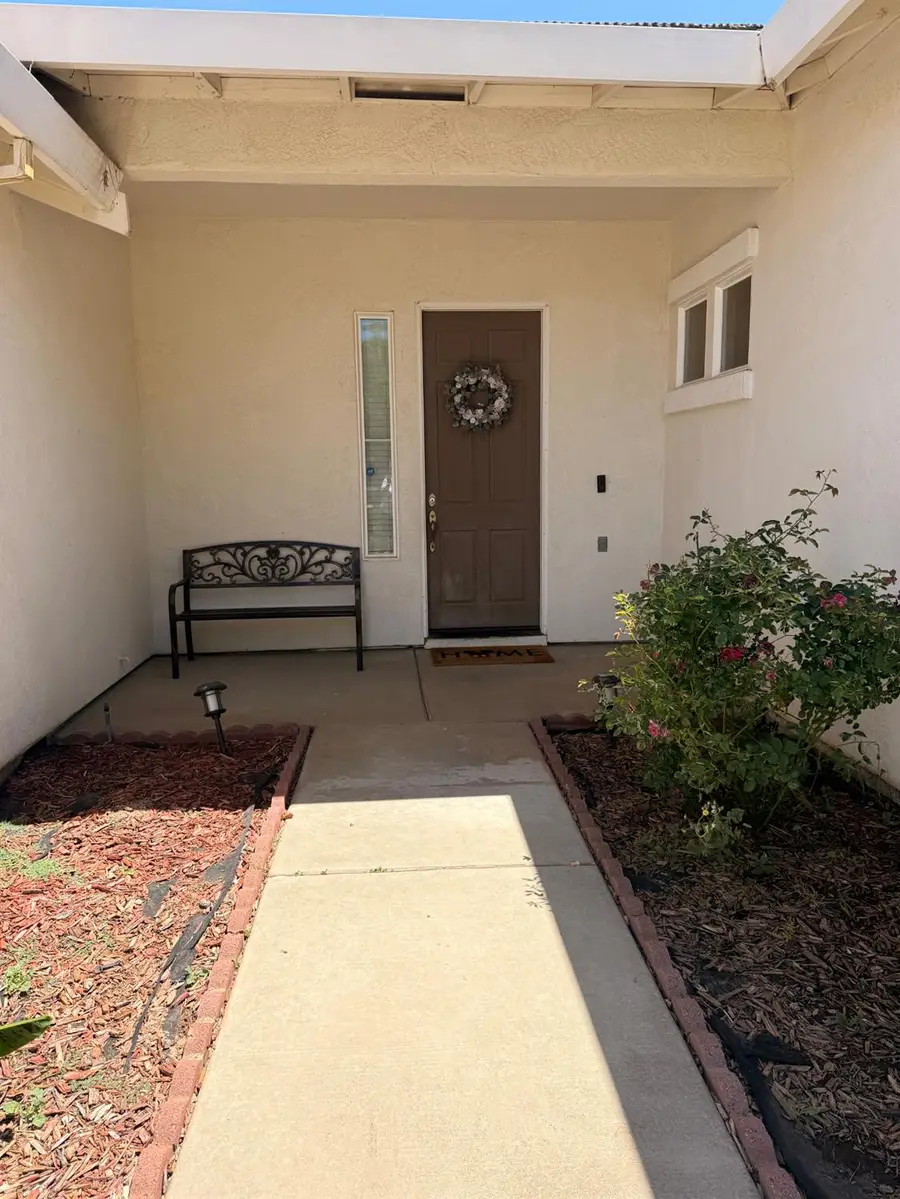 524 E Aldrich Avenue, Livingston, CA 95334 - #2