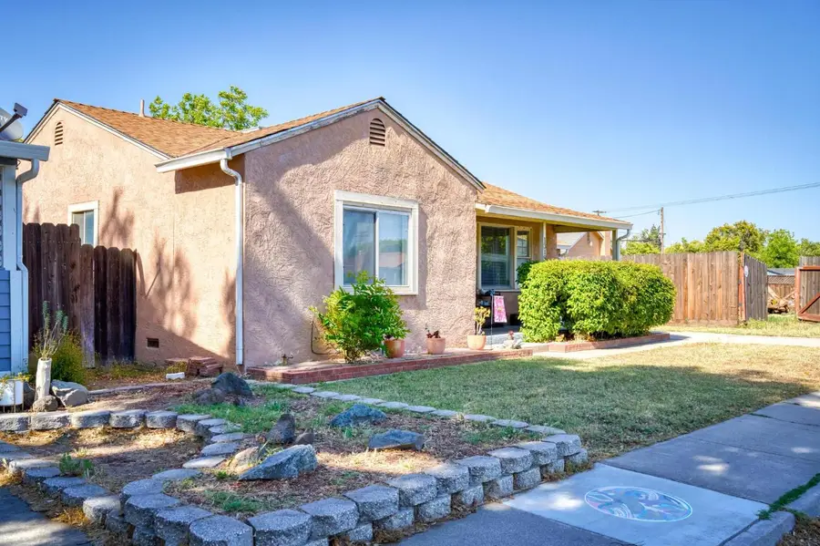 1319 W Orangeburg Avenue, Modesto, CA 95350 - #3