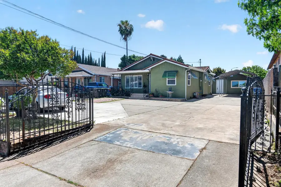 406 E Edison Street, Manteca, CA 95336 - #2