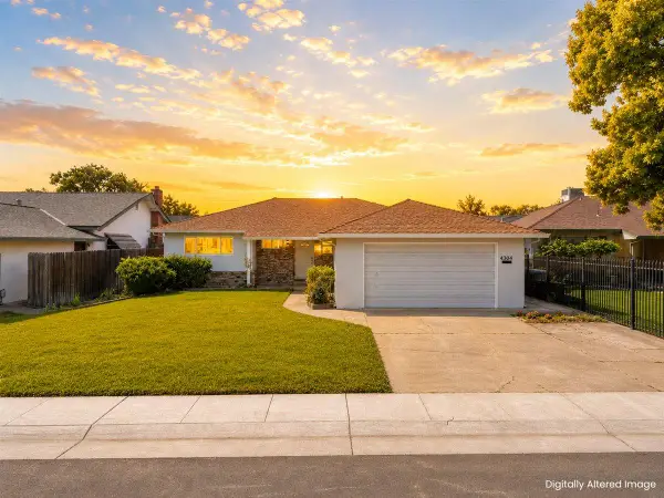 4304 Iowa Avenue, Sacramento, CA 95824