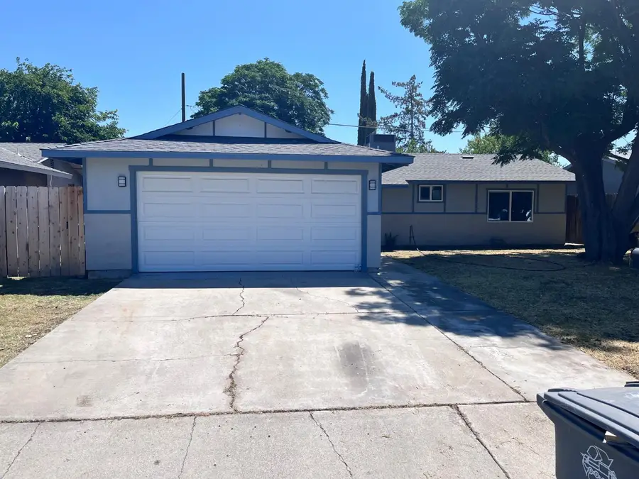 344 N 3rd, Los Banos, CA 93635 - #2