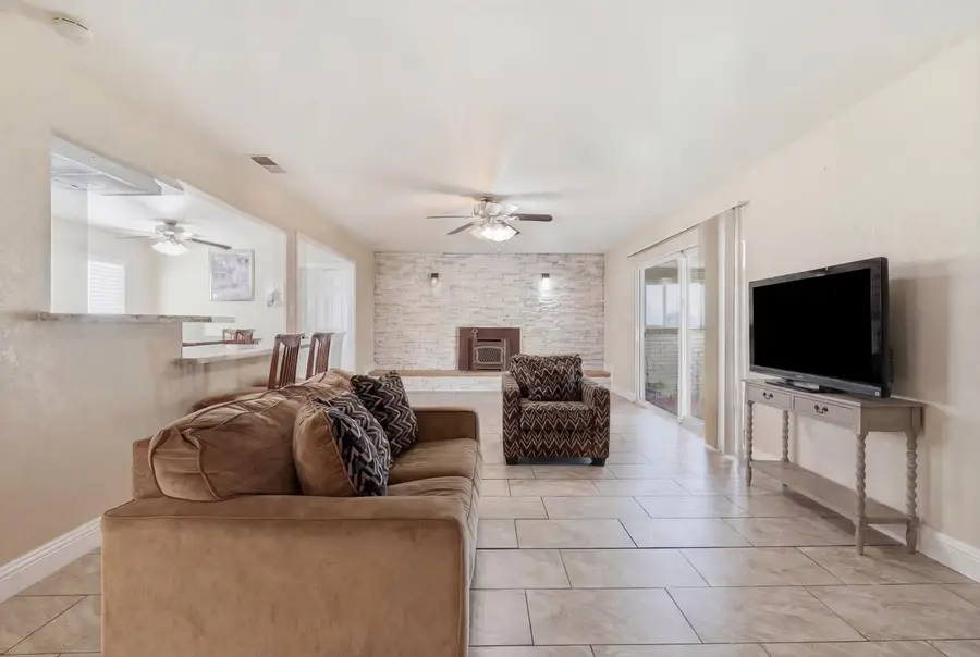 1214 E Mesa Avenue, Fresno, CA 93710 - #3