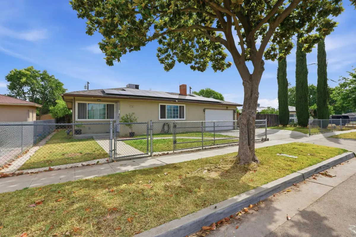 4867 E Leisure Avenue, Fresno, CA 93727 - #1