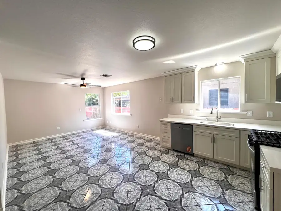 154 Brook Hallow Dr, Patterson, CA 95363 - #3