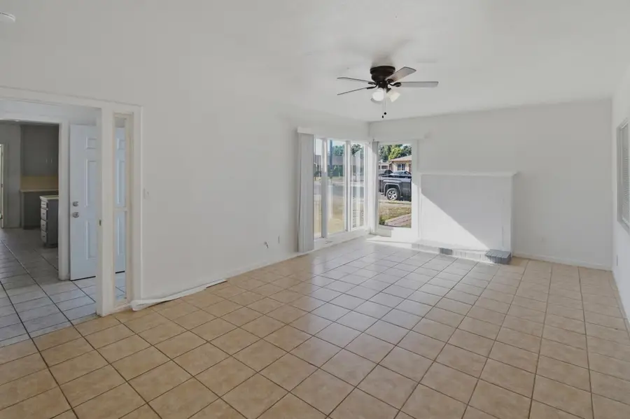 889 E 23rd Street, Merced, CA 95340 - #3