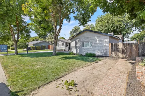 2424 W Fairview Court, Visalia, CA 93277