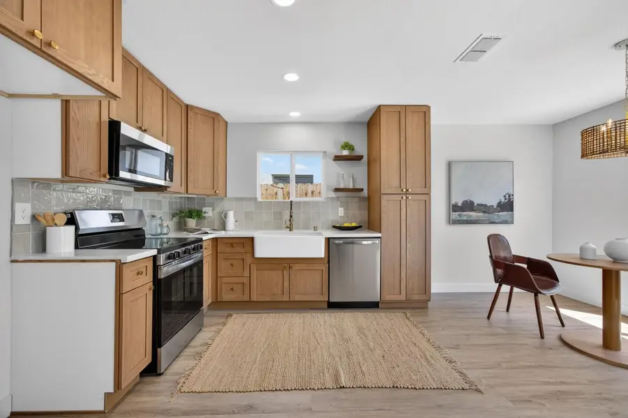 8239 Moorhaven Way, Sacramento, CA 95828 - #3