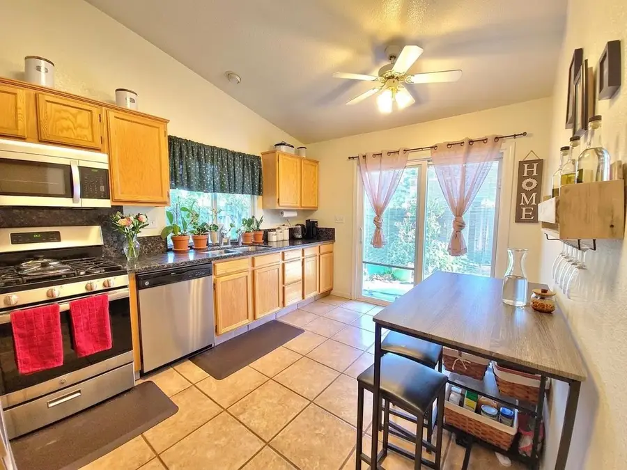 8568 Derlin Way, Sacramento, CA 95823 - #3