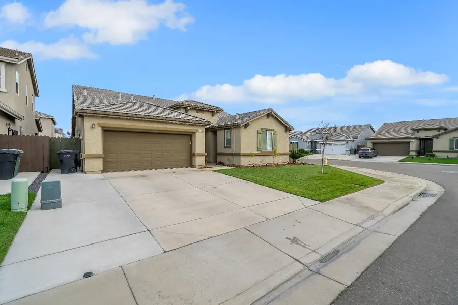 1910 Southport Avenue, Livingston, CA 95334 - #2
