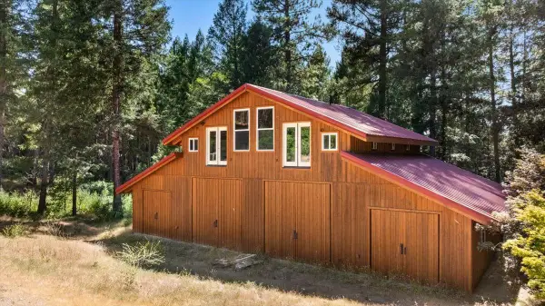 17607 Hooker Oak Road, Nevada City, CA 95959