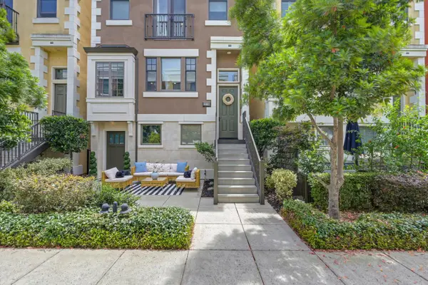 2010 Vizcaya Walk, Sacramento, CA 95818
