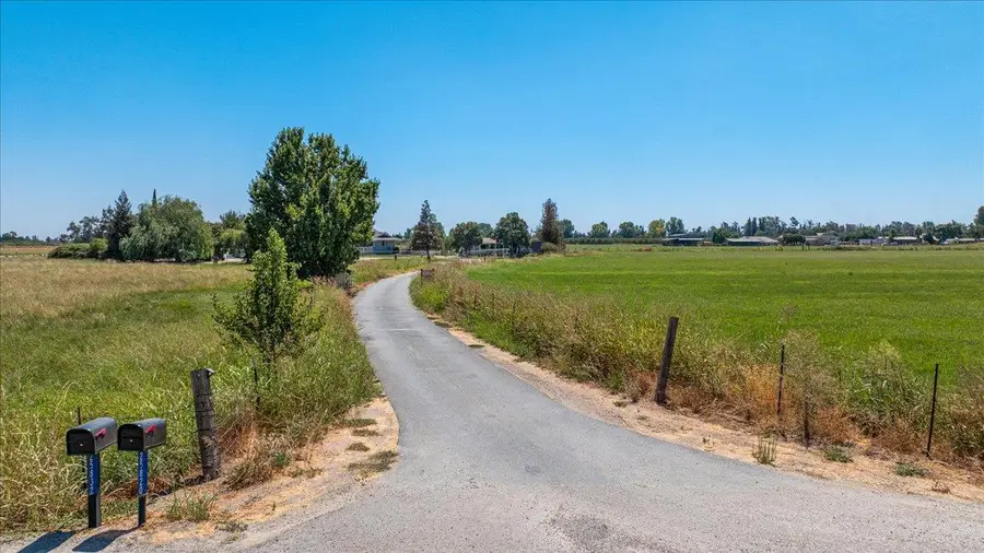 25832 Magnolia Road, Escalon, CA 95320 - #2