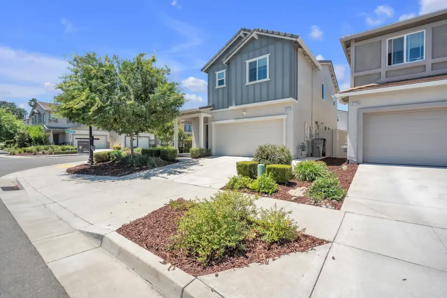 3721 Roseparke Way, Sacramento, CA 95834 - #2