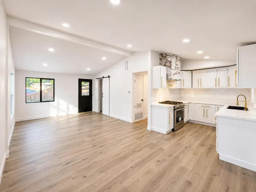 250 N 9th Avenue, Oakdale, CA 95361 - #2
