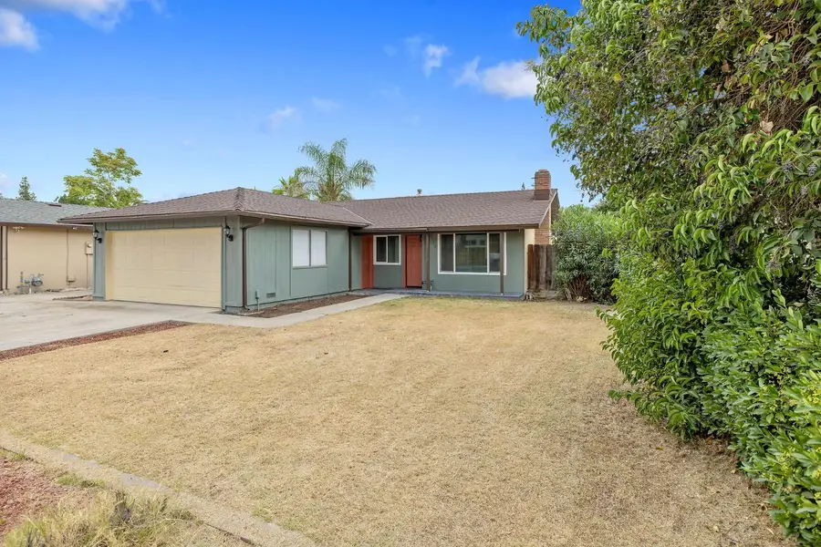 534 W Swift Avenue, Clovis, CA 93612 - #2
