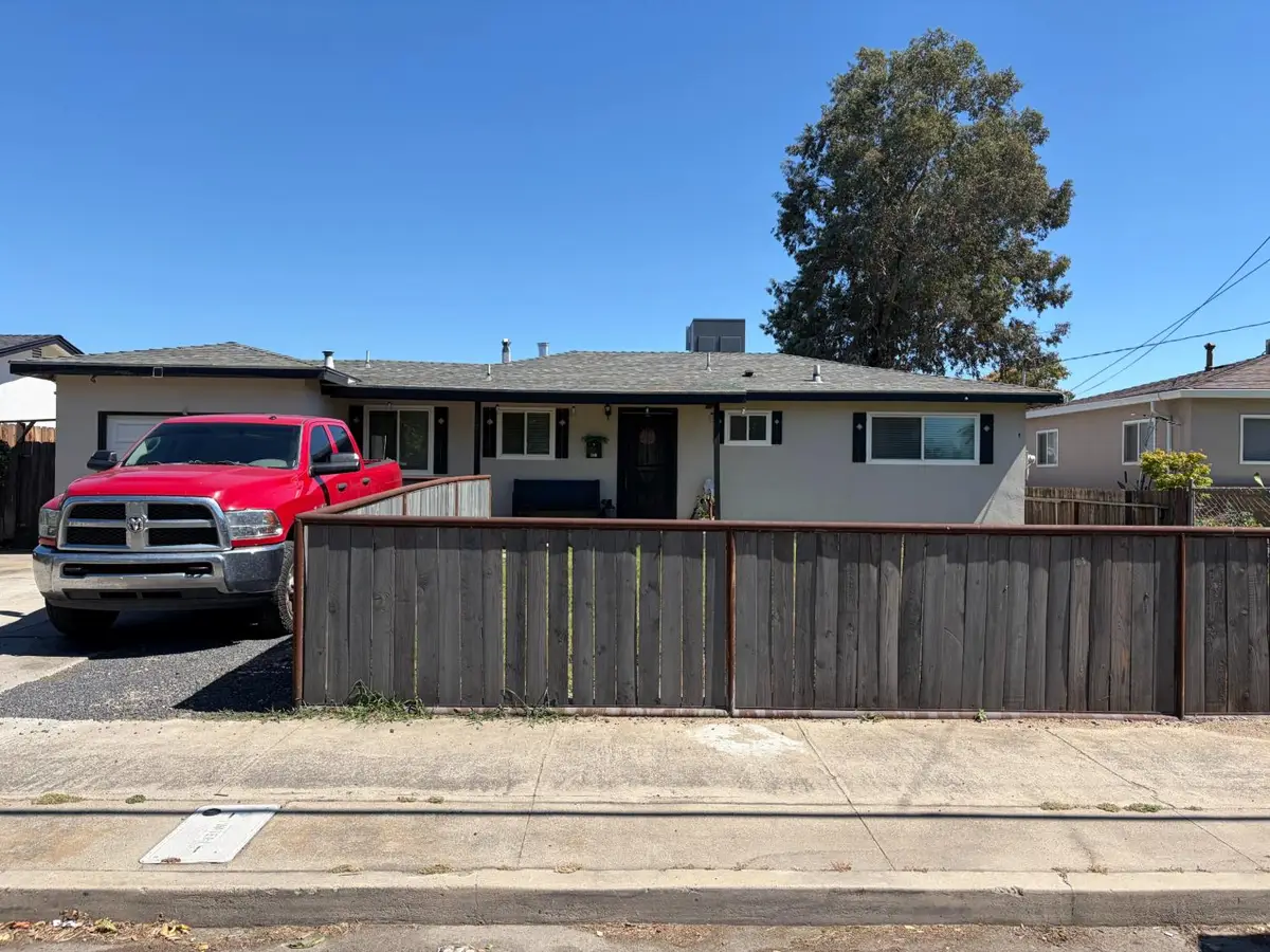 921 E E Street, Oakdale, CA 95361 - #1