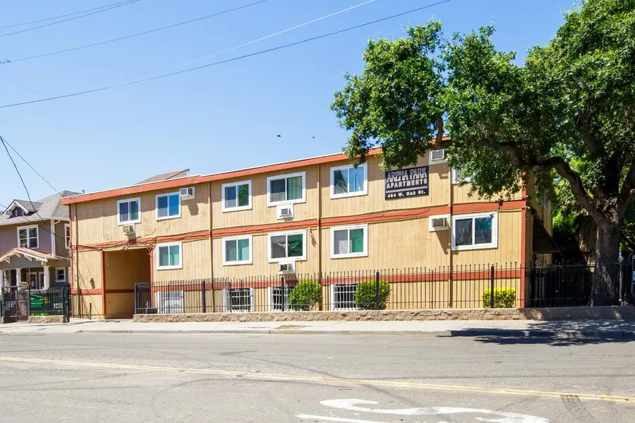 404 W Oak Street, Stockton, CA 95203 - #3
