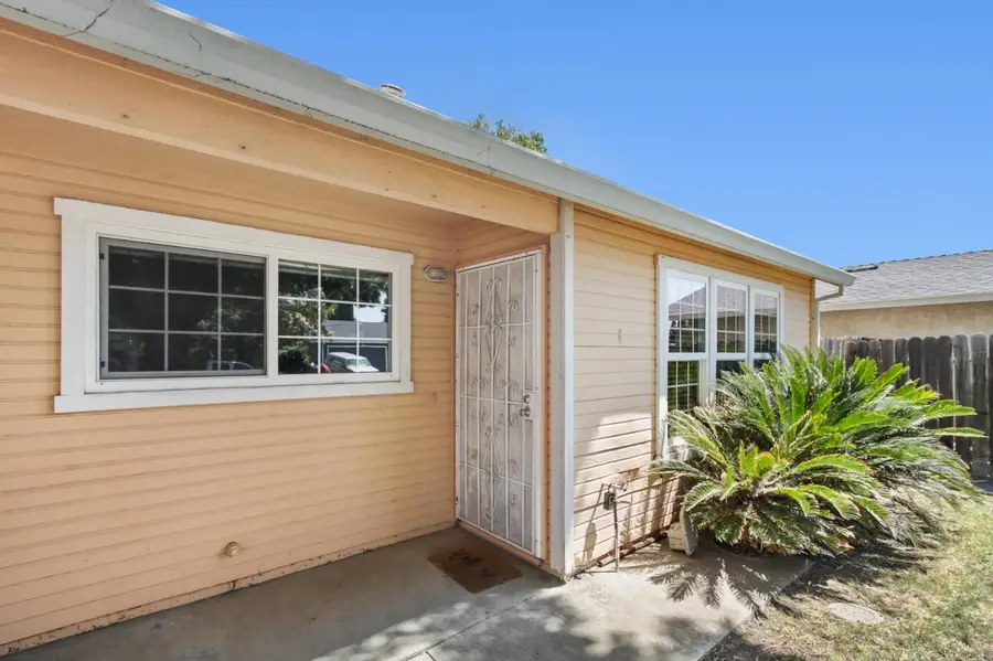 252 Carlsbad Place, Woodland, CA 95695 - #2