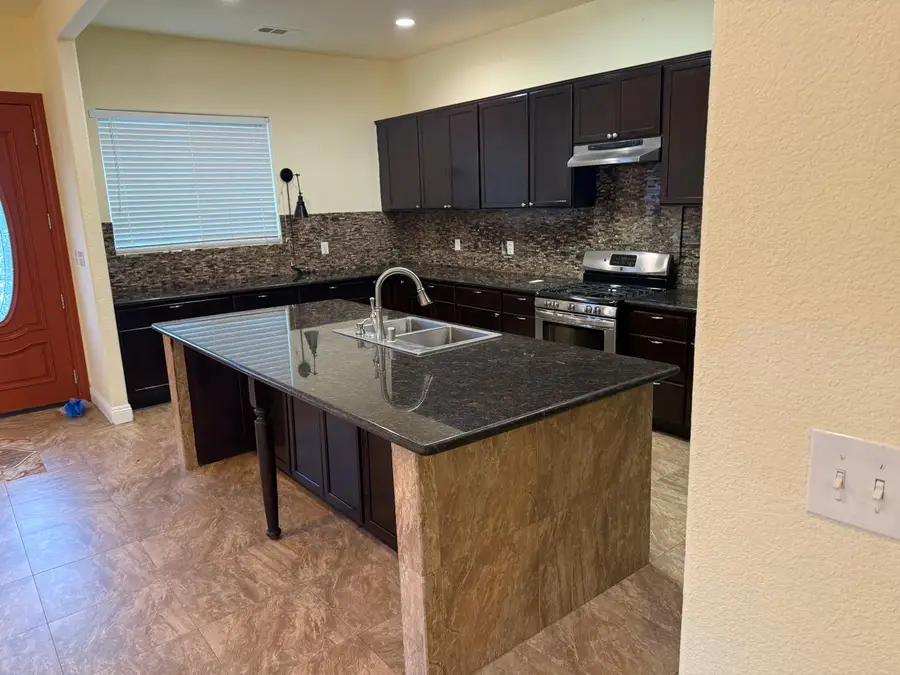 881 Douglas Street, West Sacramento, CA 95605 - #3