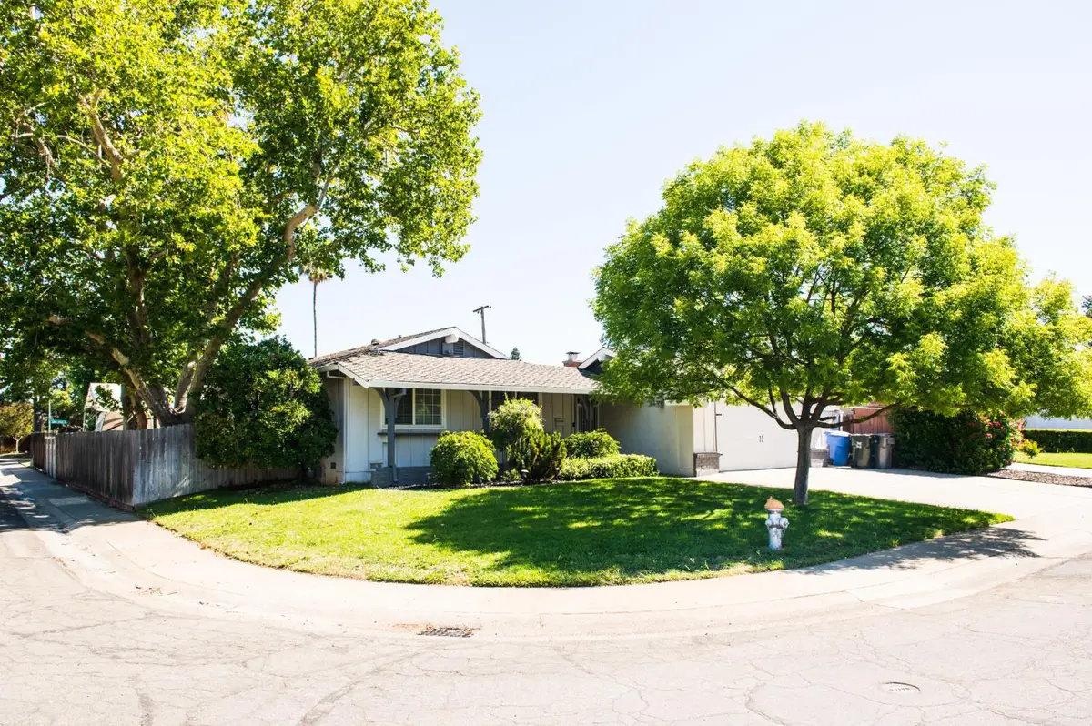 8201 Lake Forest Drive, Sacramento, CA 95826 - #1