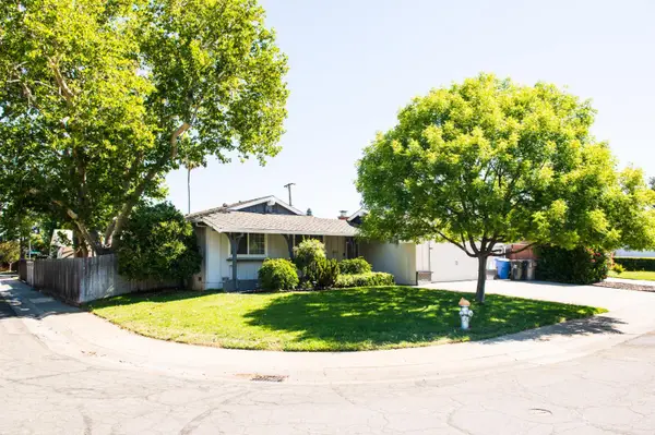 8201 Lake Forest Drive, Sacramento, CA 95826