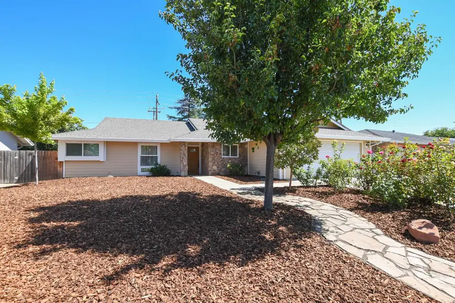 24 W Clover Street, Woodland, CA 95695 - #2