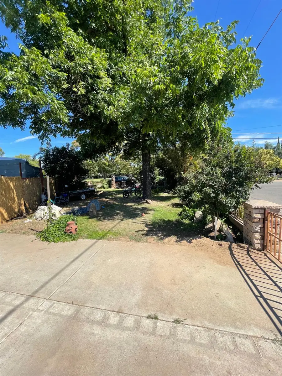 812 E H Street, Oakdale, CA 95351 - #3