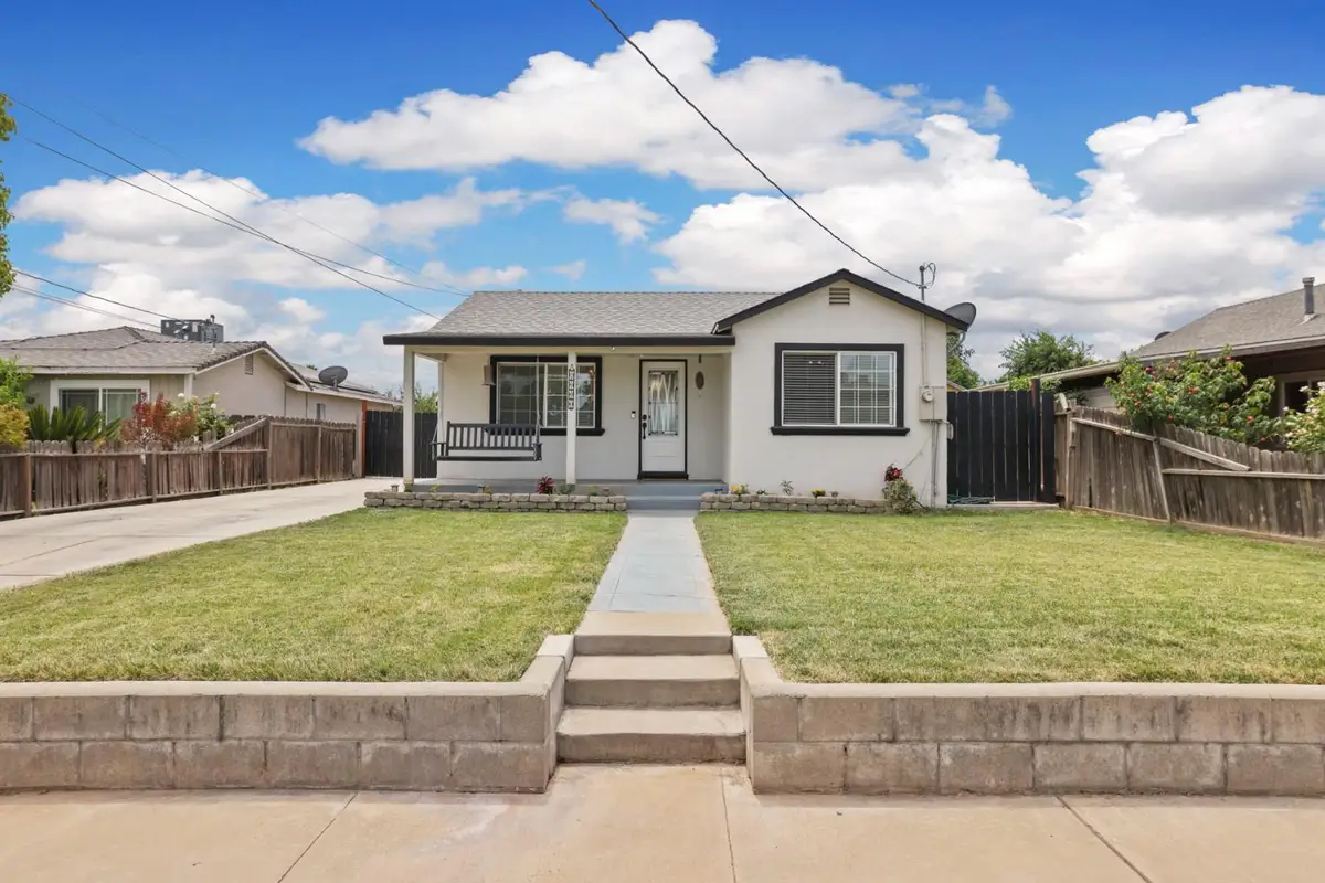 2660 Santa Fe Street, Riverbank, CA 95367 - #1
