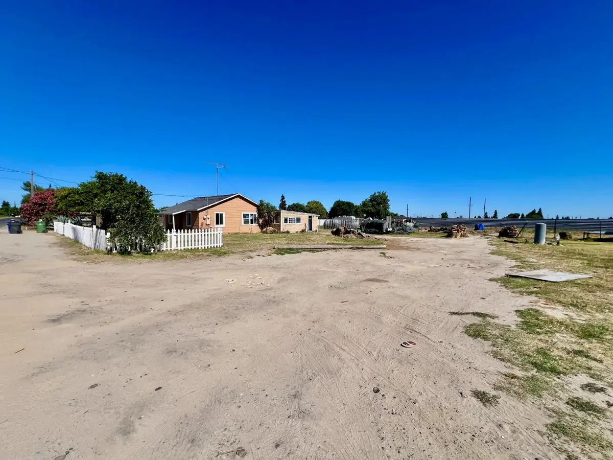 218 E Greenway Avenue, Turlock, CA 95380 - #1