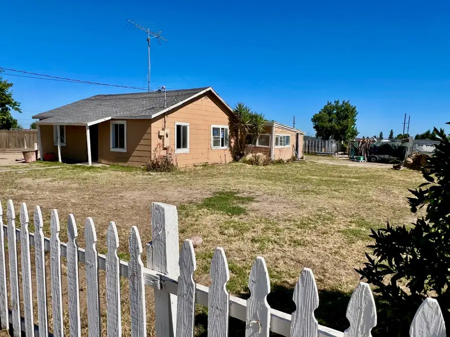218 E Greenway Avenue, Turlock, CA 95380 - #2