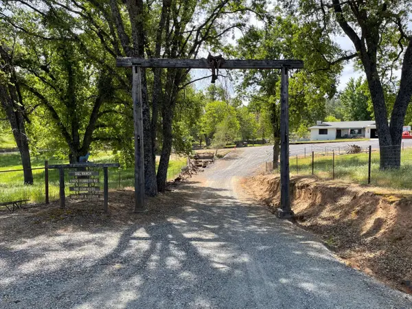 22025 Ferretti Road, Groveland, CA 95321