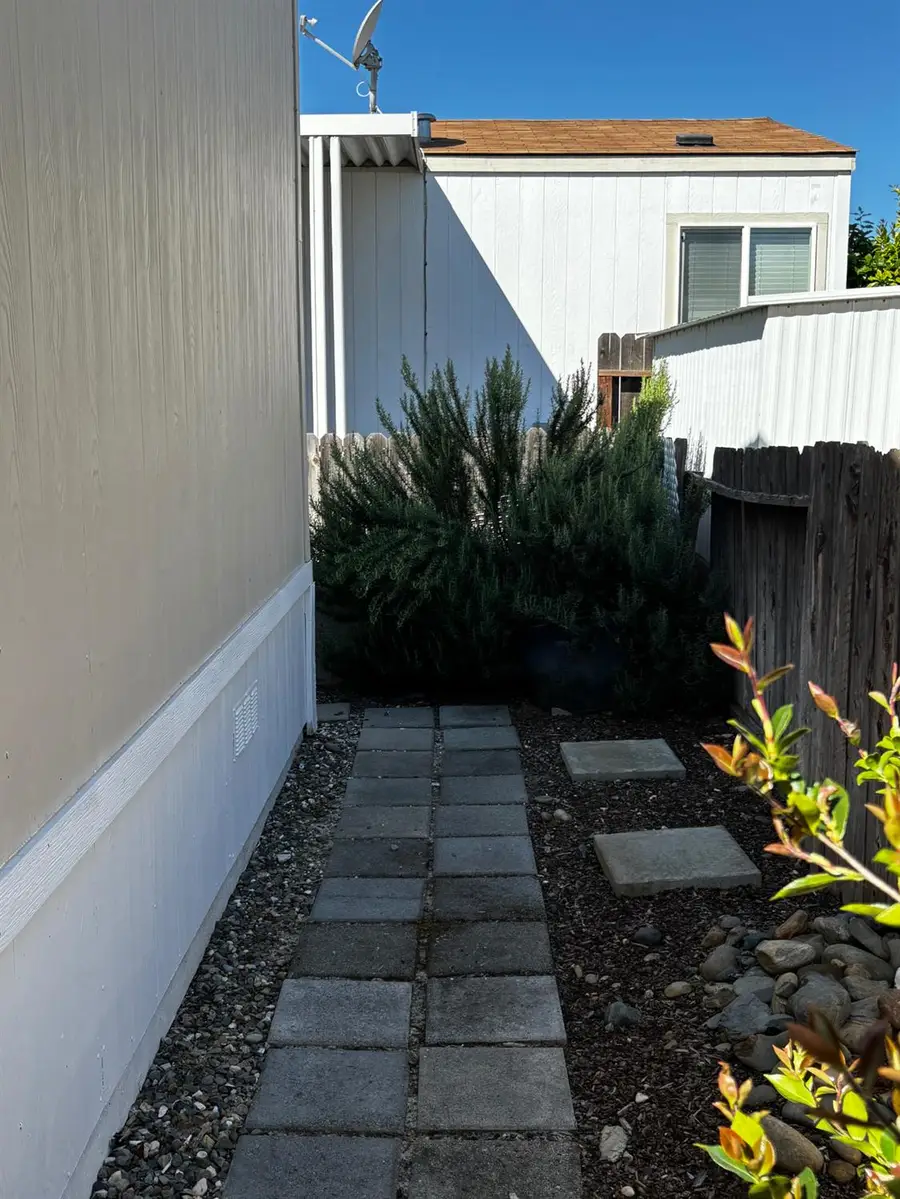 26 Golden Inn Way, Rancho Cordova, CA 95670 - #3