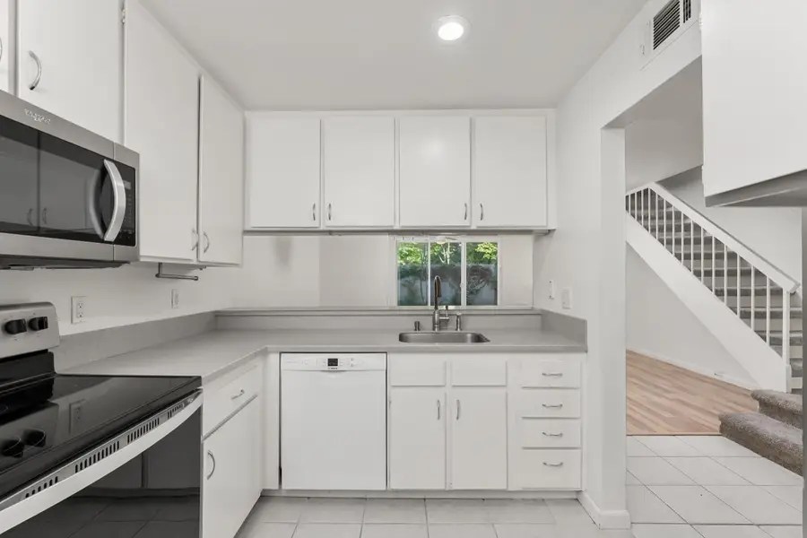 709 Woodside Ln E #2, Sacramento, CA 95825 - #3