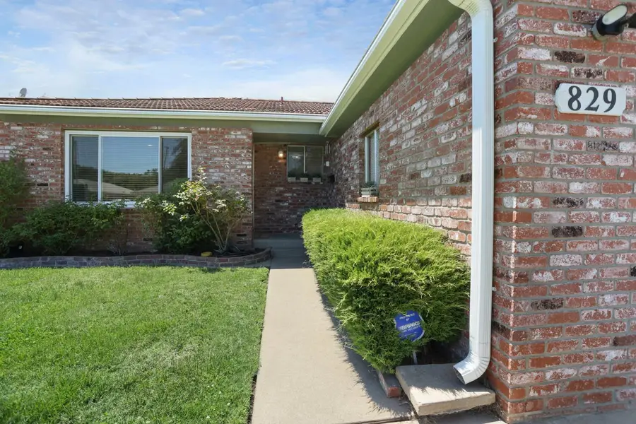 829 S California Street, Lodi, CA 95240 - #3