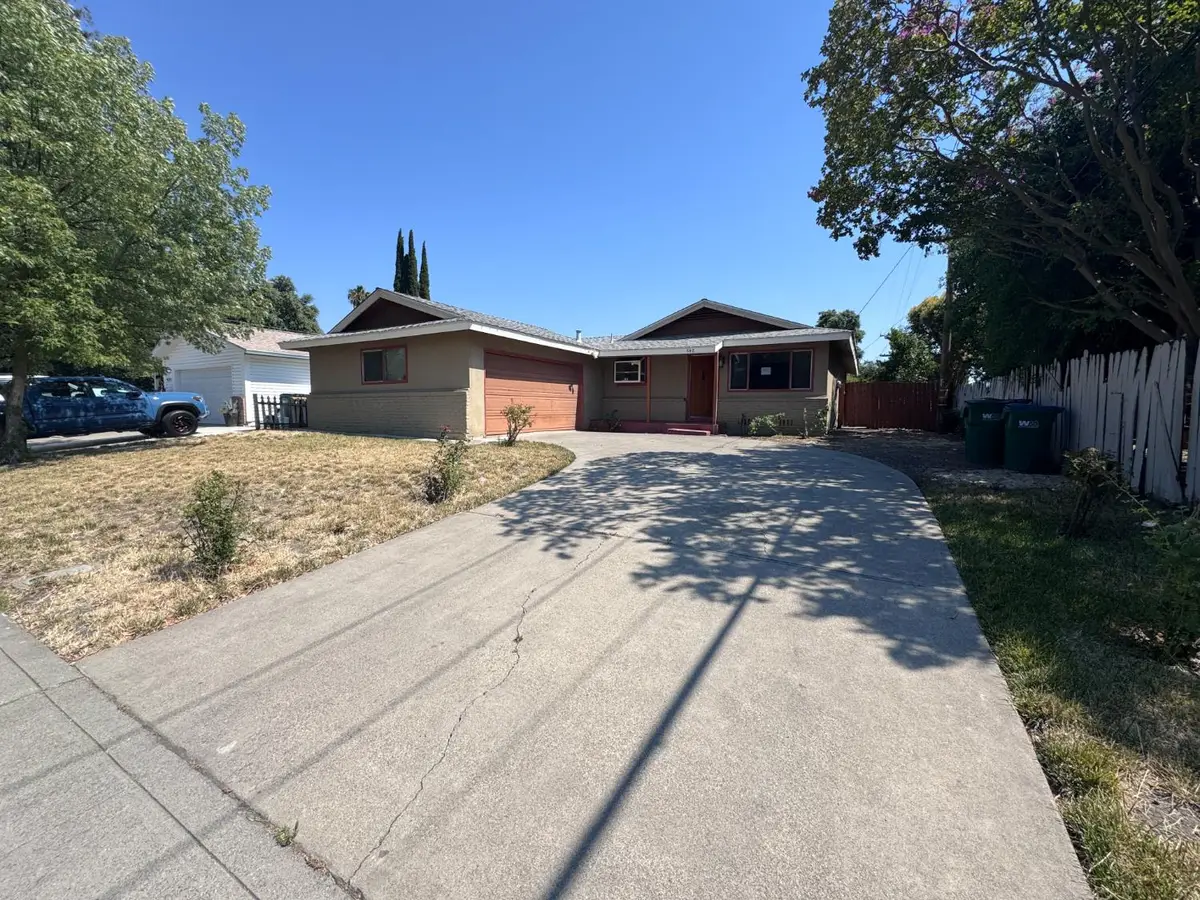 842 W Los Felis Avenue, Stockton, CA 95210 - #1