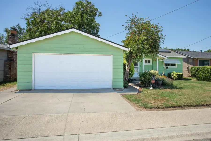 382 Monterey Avenue, Yuba City, CA 95991 - #2