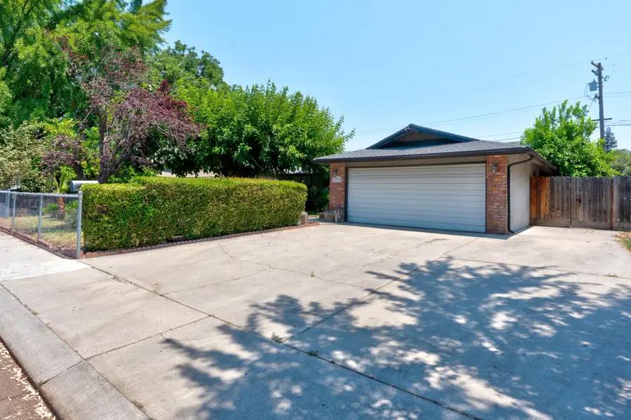 620 Lenore Drive, Modesto, CA 95351 - #2
