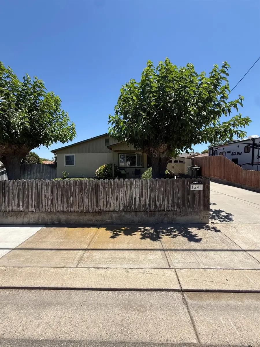 1244 Mitchell Ave, Escalon, CA 95320 - #2