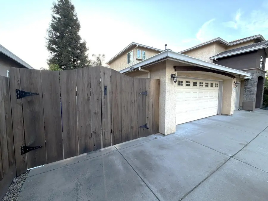 3200 Mont Cliff Court, Modesto, CA 95355 - #3