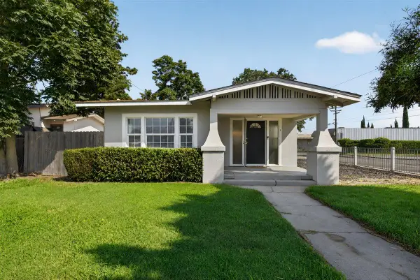530 E G Street, Oakdale, CA 95361