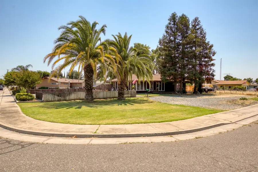 1415 Oklahoma Avenue, Escalon, CA 95320 - #2