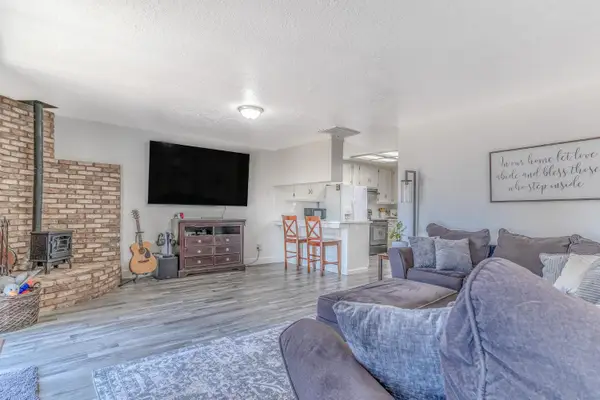 428 N Western Avenue, Waterford, CA 95386