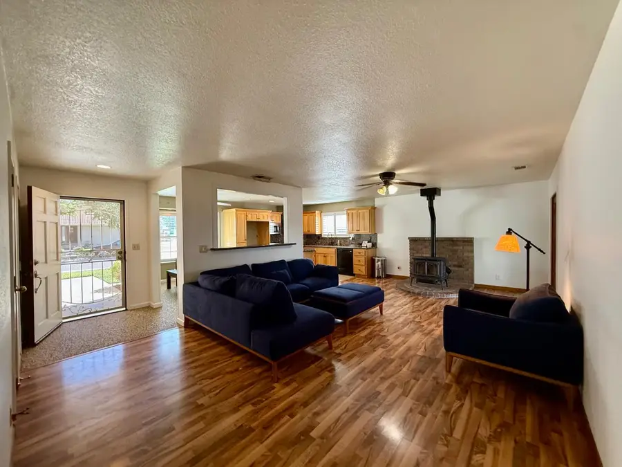 658 Lee Avenue, Newman, CA 95360 - #2