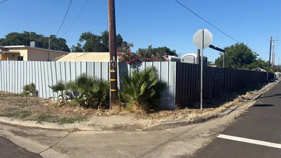 8720 Laird Street, Patterson, CA 95363 - #2