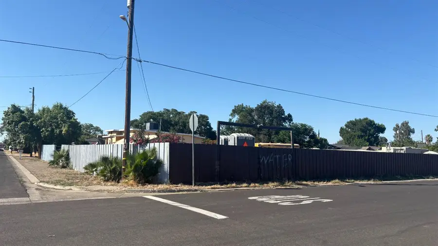 8720 Laird Street, Patterson, CA 95363 - #3