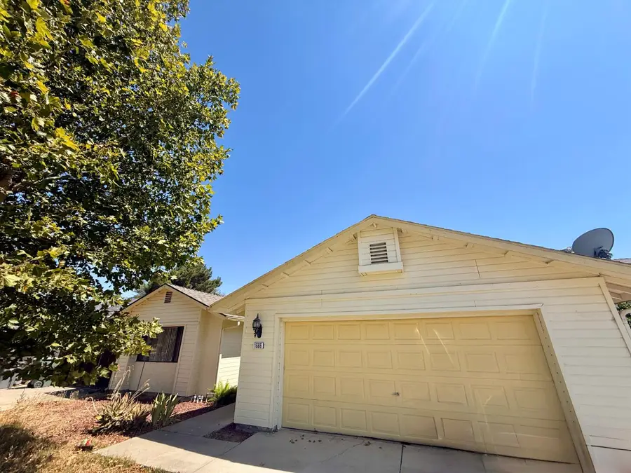 1666 Saltbrush Avenue, Coalinga, CA 93210 - #2