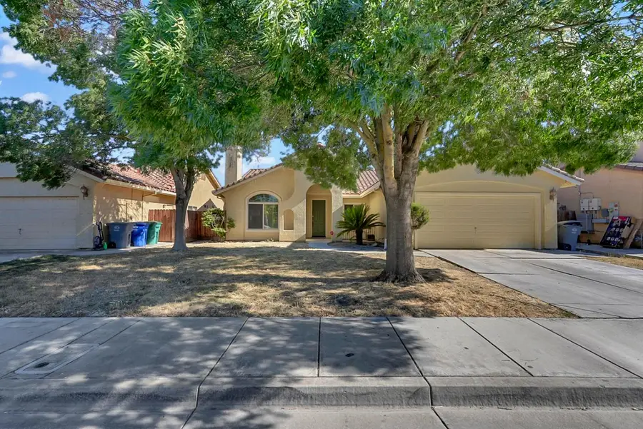 528 Burgundy Street, Los Banos, CA 93635 - #2
