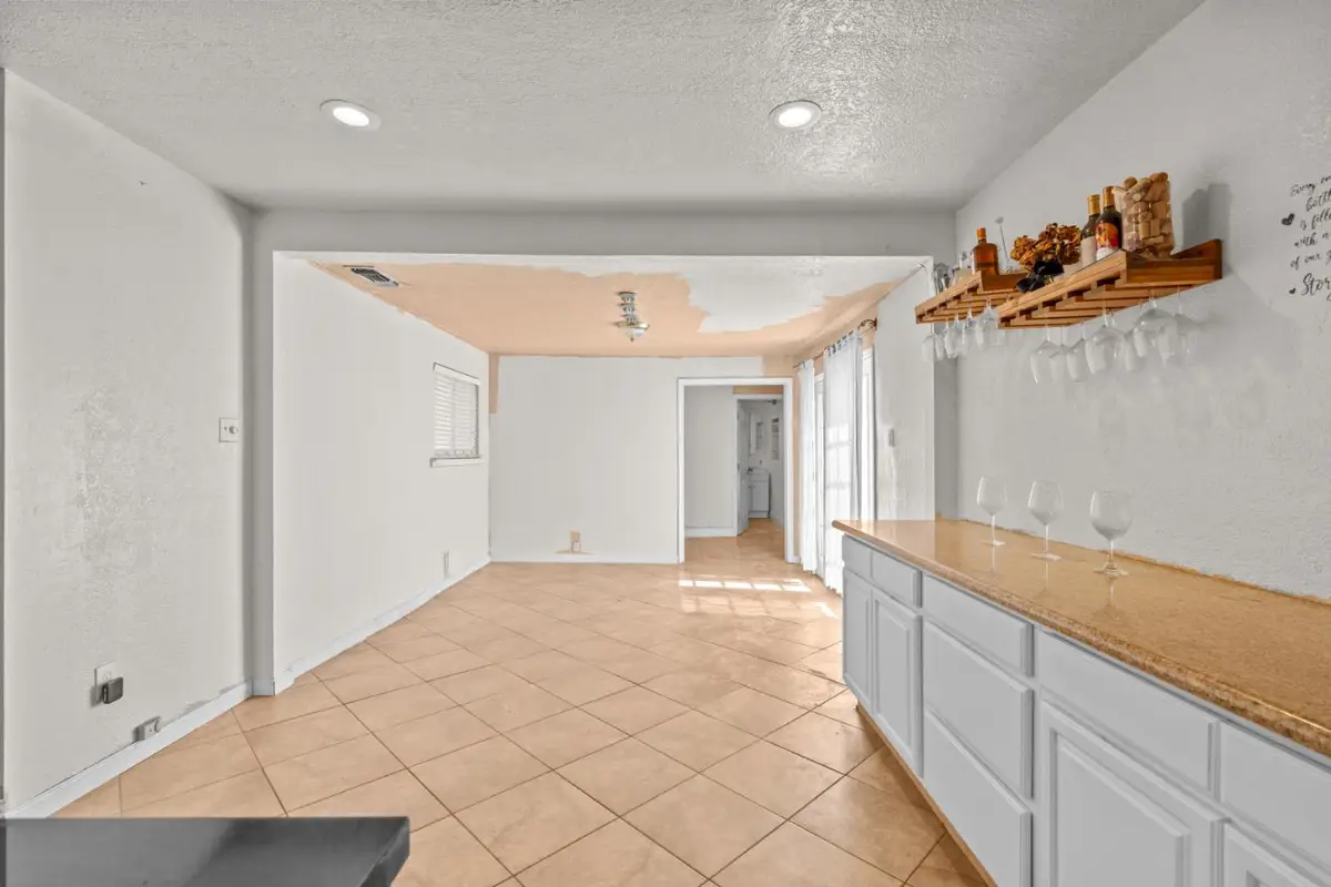 5081 Warwick Avenue, Sacramento, CA 95820 - #1