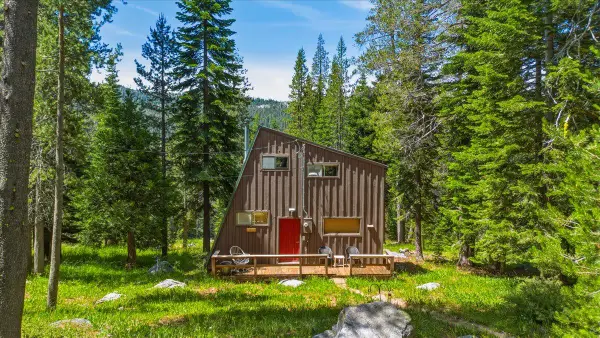 11 Clark Station, Calpine, CA 96124
